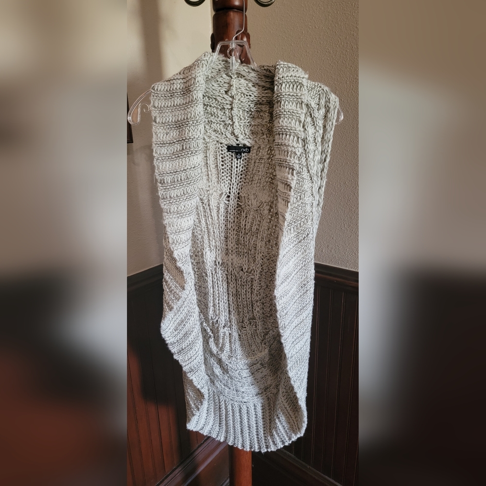 Sweater vest